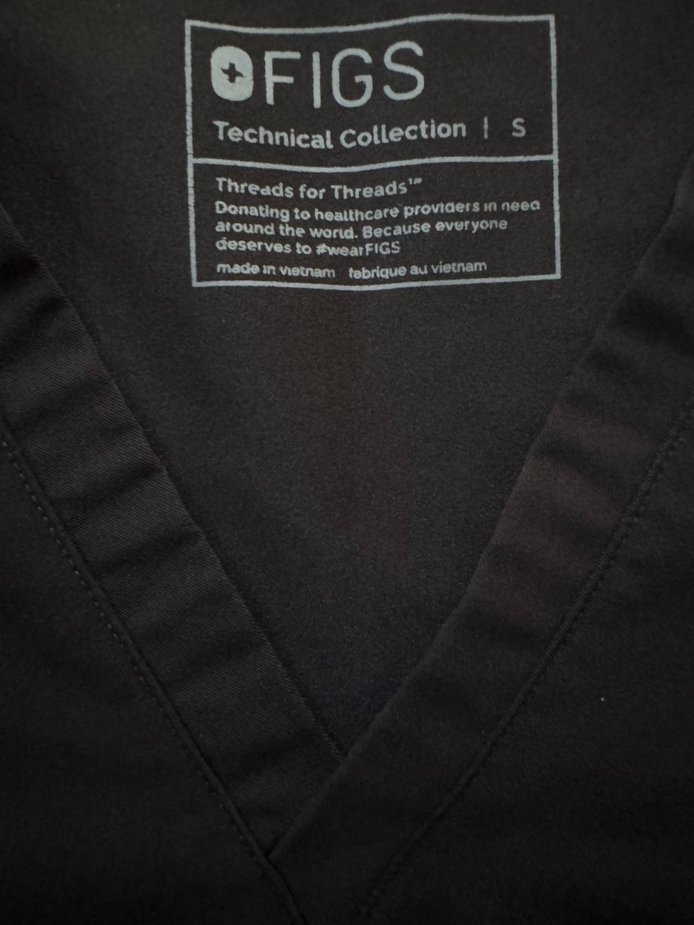 Figs Men's Black V-Neck Scrub Top - Picture 2 of 3